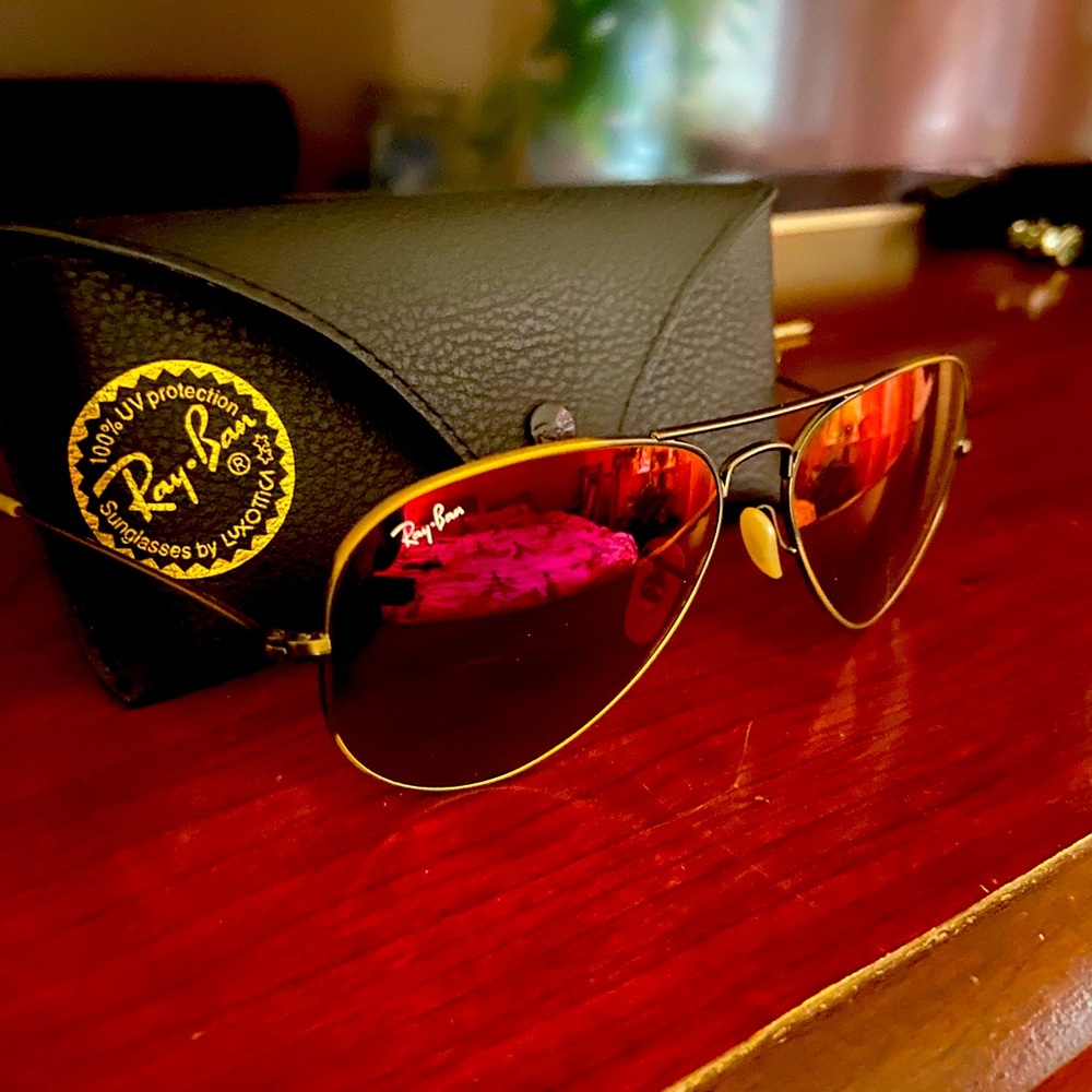 Gorgeous RAY BAN red mirror lenses!!!